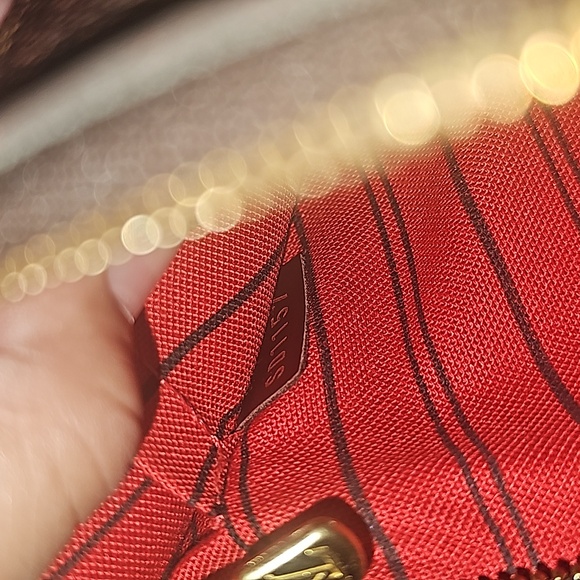 Louis Vuitton Damier Pouch - Picture 7 of 7